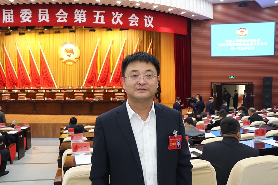 榆林政协委员贺国健   摄影：许鹏.jpg