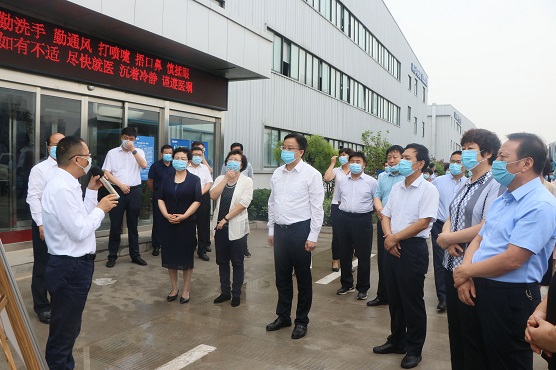 咸阳市政协组织委员视察咸阳隆基5GW项目--韩永国摄.jpg