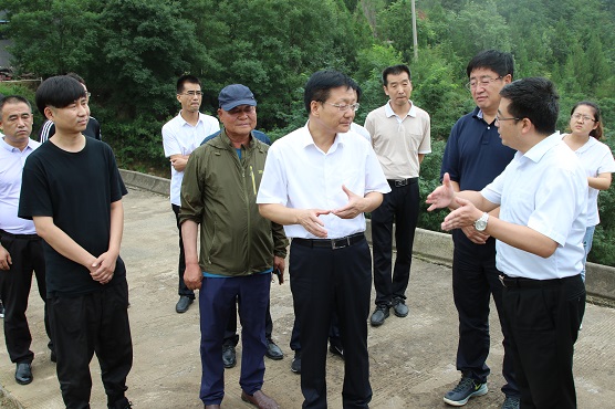 刘印生实地察看浊峪河防汛度汛工作(39923)-20200819084159.jpg