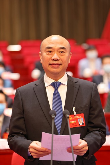省委书记、大会主席团常务主席刘国中主持会(199532)-20210127061042.jpg
