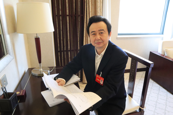省政协委员黄勇：给美丽陕西系上一条“红腰(202366)-20210128173926.jpg
