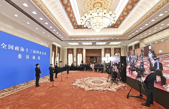 两会“委员通道”配图(231835)-20210308081717.JPG