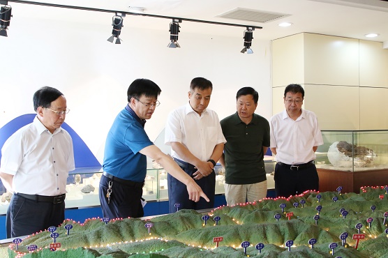 王宁岗在商洛市自然资源局调研(647086)-20220713080321.JPG