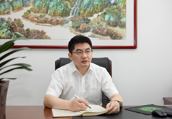 （头条 主席访谈 左上角 栏题无话筒）不(690791)-20220826072708.jpg