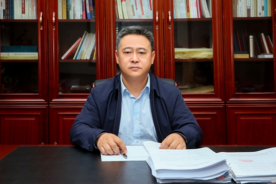 （头条 主席专访 无话筒栏题）打造履职新(726566)-20221010085143.jpg