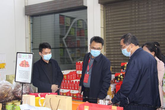 大荔县政协副主席李耀武（左2）领衔督办（(797040)-20230115074645.jpg