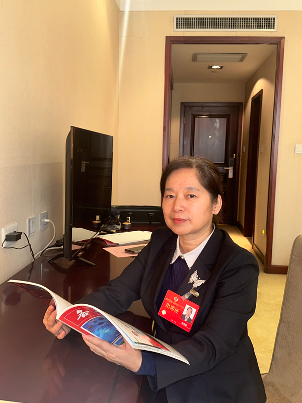 张明娟委员实习记者秦瑶摄(1089726)-20240126080442.png