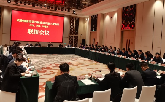 联组讨论现场。记者 李荣 摄(1120658)-20240229090533.jpg