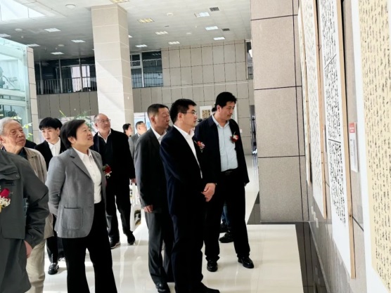 参观书法美术摄影展(1318848)-20241011085806.jpg