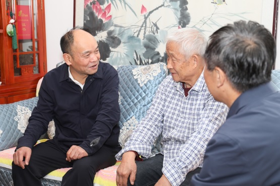 10月9日，铜川市政协主席刘西林来到王益(1320986)-20241014083347.jpg