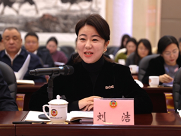 刘洁.JPG