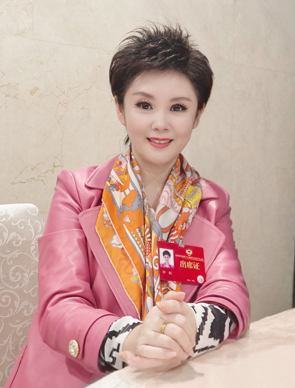 申虹委员-受访者供图(1428822)-20250119131345.jpg