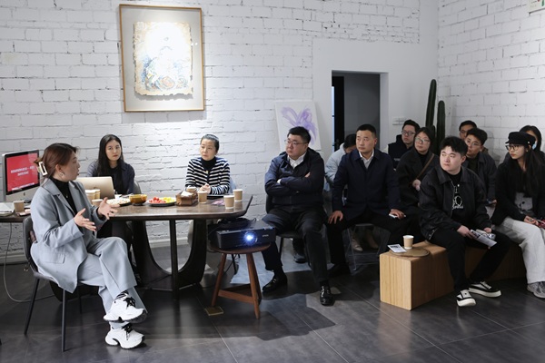 图为侨青正在与西安北魁全息光影有限公司工(1475134)-20250304085428.jpg