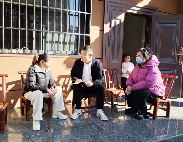 1767747626541468.jpg 蔚世富(中)委员深入一线走访调研__受访(1828333)-20260107085410.jpg